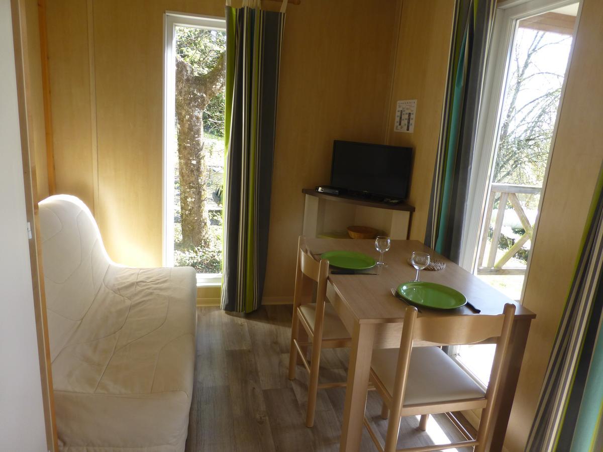 Camping Les Terrasses De Dordogne Rouffignac Saint-Cernin Exterior photo