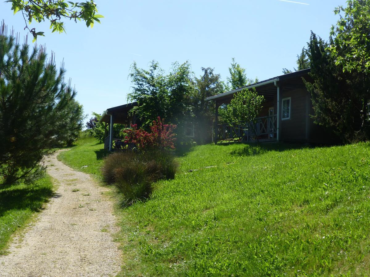 Camping Les Terrasses De Dordogne Rouffignac Saint-Cernin Exterior photo